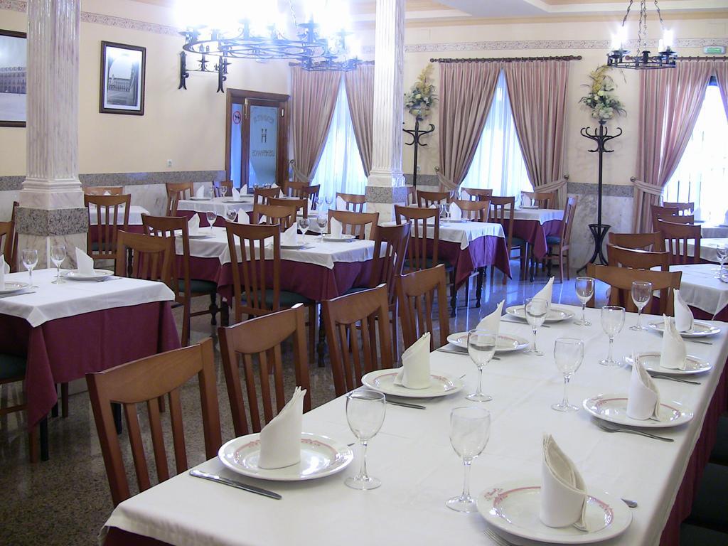 Apartahotel Los Hermanos Оканья Экстерьер фото